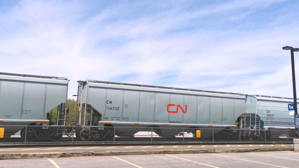 CN 114735